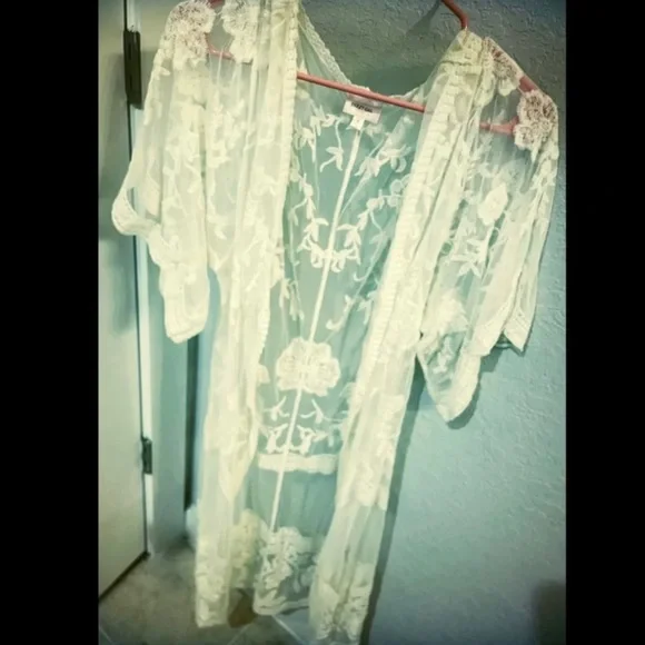Sheer Ivory Lace Kimono - Picture 3 of 3